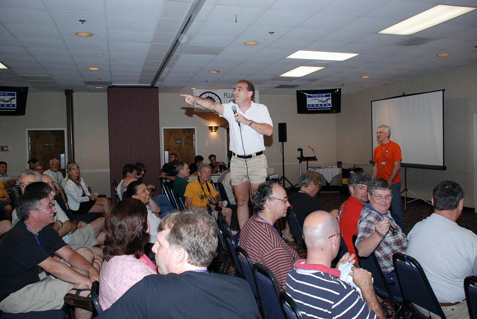 DSC_7881a.jpg - John Pergolizzi was the auctioneer and took no prisoners.