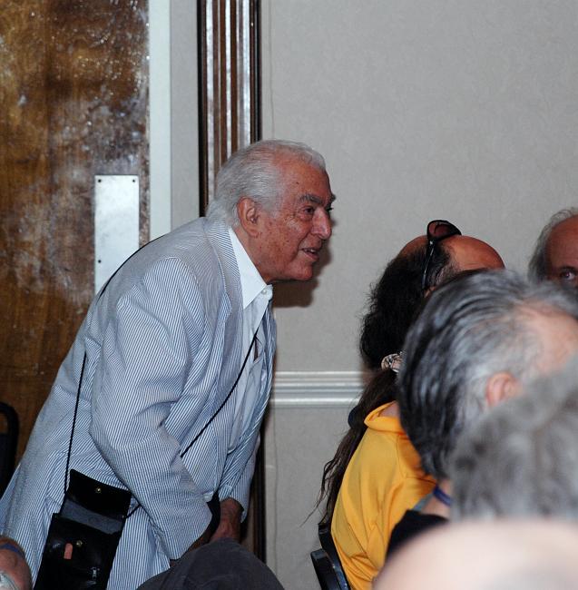 DSC_7899a.jpg - Mel Pinto takes a bow.