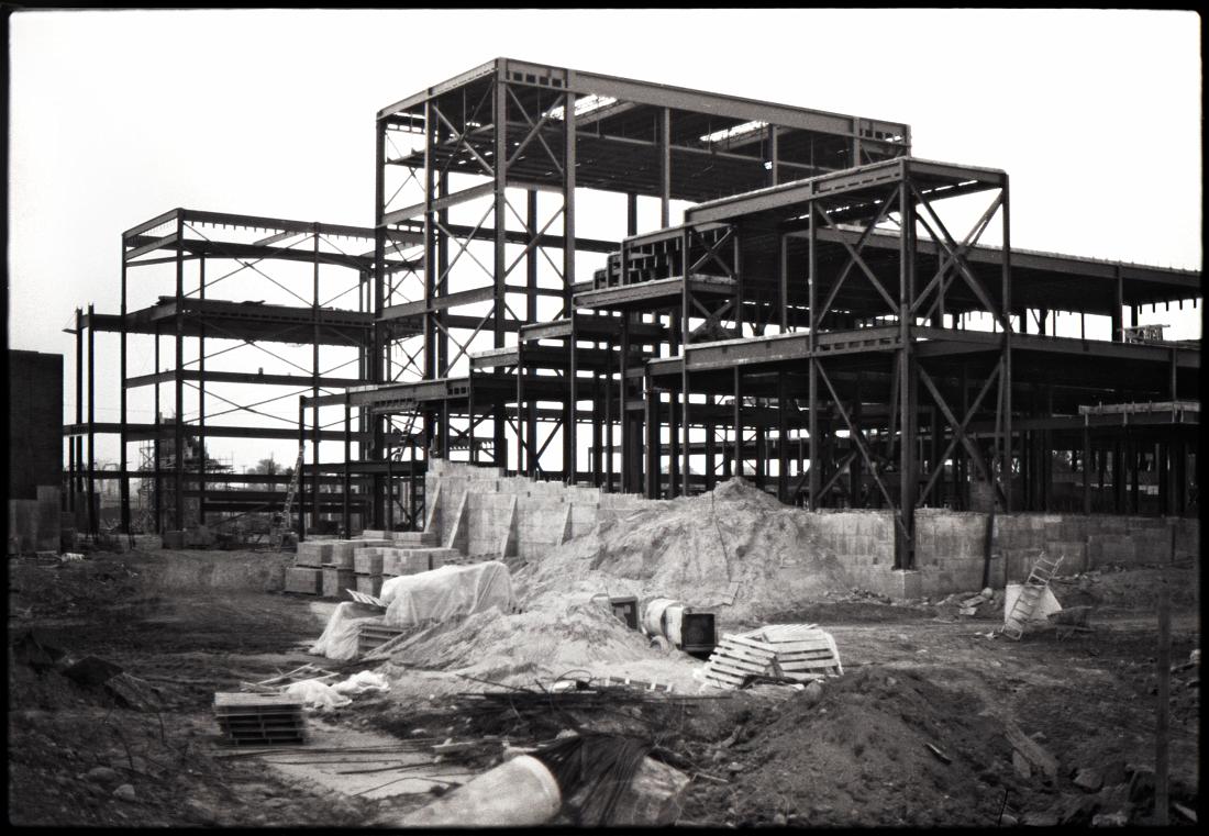 35_12a.jpg - Nikon FTn, 50mm, exposure unknown.  Tri-X, ASA 1600 in Diafine.