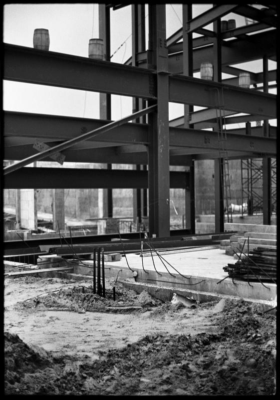 35_18a.jpg - Nikon FTn, 50mm, exposure unknown.  Tri-X, ASA 1600 in Diafine.