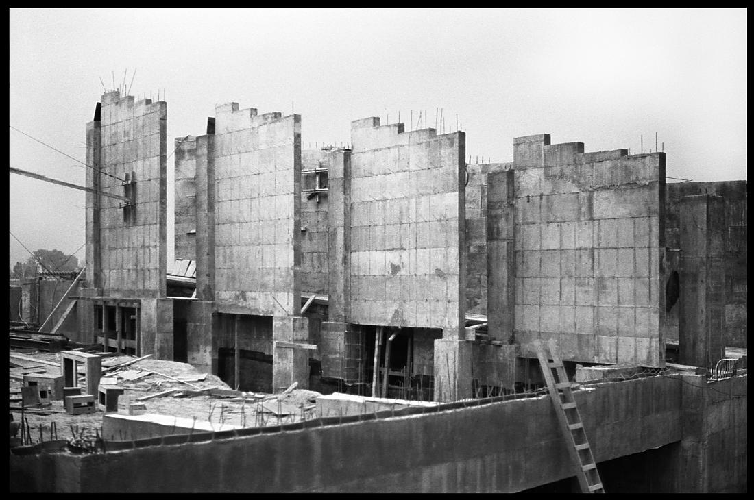 35_19a.jpg - Nikon FTn, 50mm, exposure unknown.  Tri-X, ASA 1600 in Diafine.