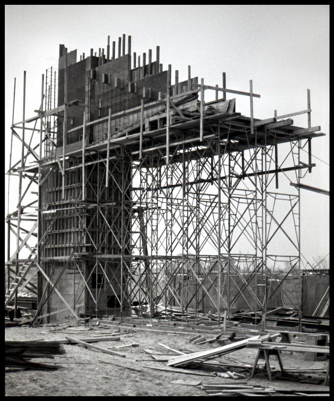 35_21a.jpg - Nikon FTn, 50mm, exposure unknown.  Tri-X, ASA 1600 in Diafine.