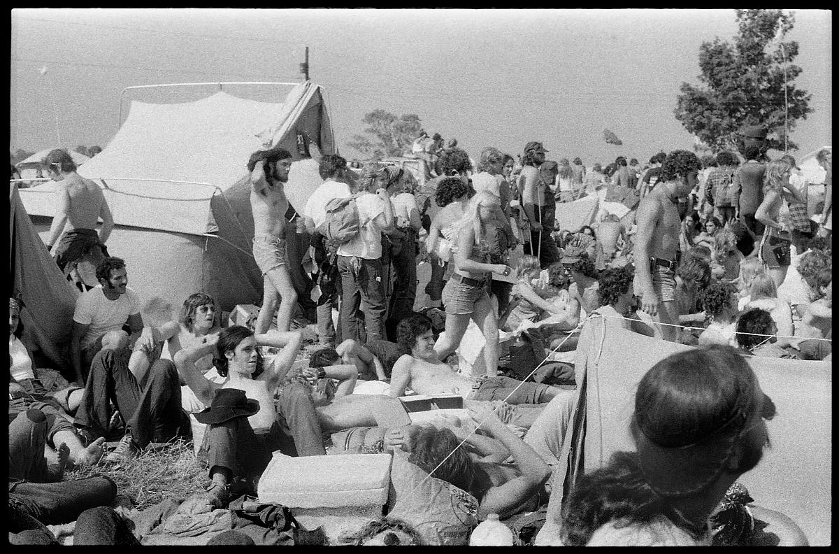 A03_053a.jpg -  Staying cool was a problem... most folks left with pretty bad sunburns.  Water and food was a problem too... obviously every store in town got cleaned out, and the on-site concessions did too. The organizers had drilled twelve wells, so there was water at least, though the lines were pretty long.  By late afternoon you could buy a warm beer or Coke for three bucks a can (and this was back when gas was around fifty cents a gallon).