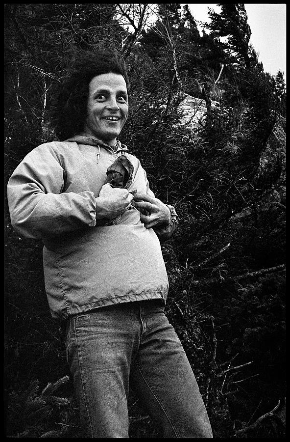 17a.jpg - ...and the wind was blowing like crazy. It was enough to drive one mad...  Mad, I say. ;-)