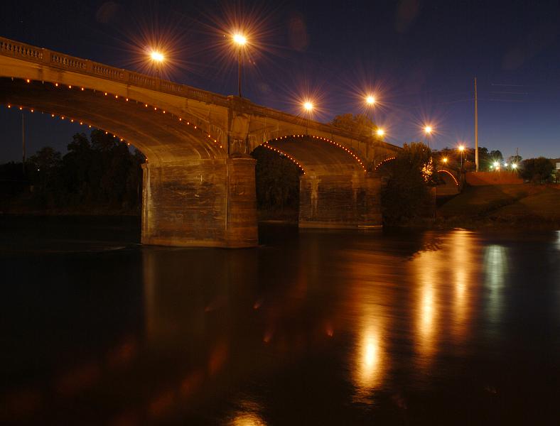 DSC_3679a.jpg - Dillingham Street Bridge, Columbus.  20 second time exposure at f11.  Nikkor 18-135 @ 18mm. Bogen 3020 tripod, Arca Swiss head.
