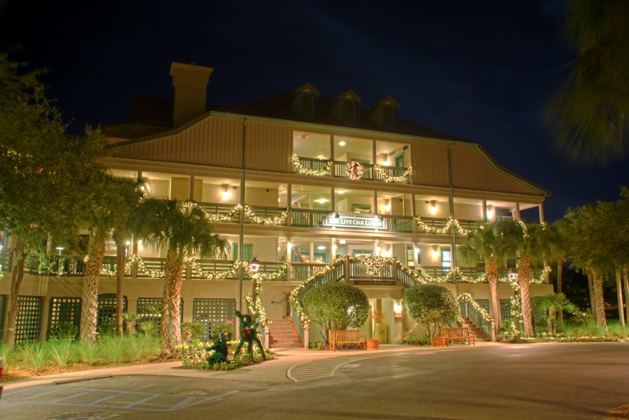 DSC_4456_62HDR.jpg - This is the main building of the Disney Resort. The photo is a High Dynamic Range image composited from eight shots of varying exposure.  Photoshop's HDR function did the compositing, exposures ranged from 1/4 second to 15 seconds.  20mm at f3.8, Bogen 3021 tripod with Arca Swiss head.