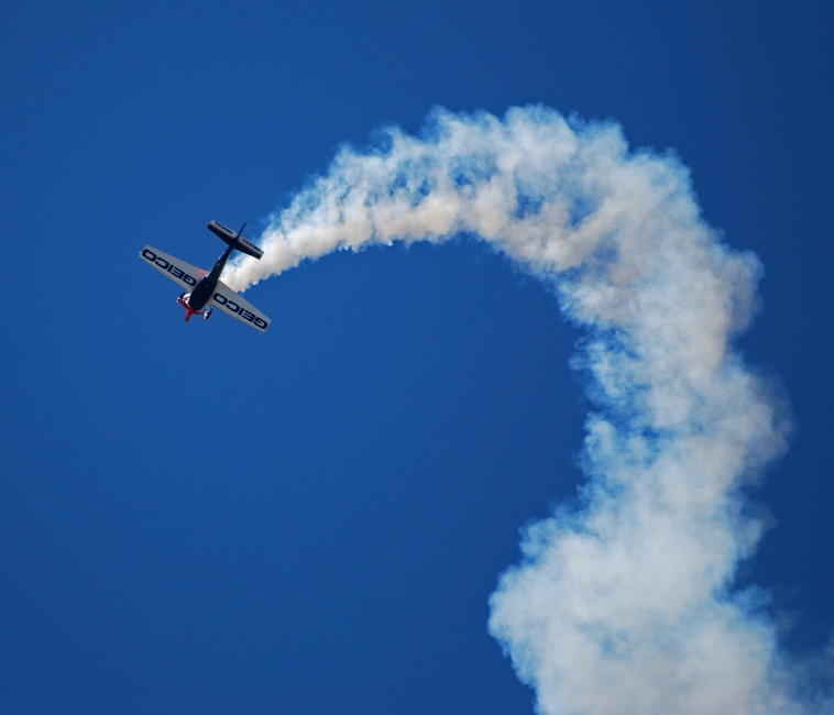 DSC_6469a.jpg - Tim's plane has a lot of power and low weight... it can climb around 4,000 feet per minute and can roll 420 degrees per second.