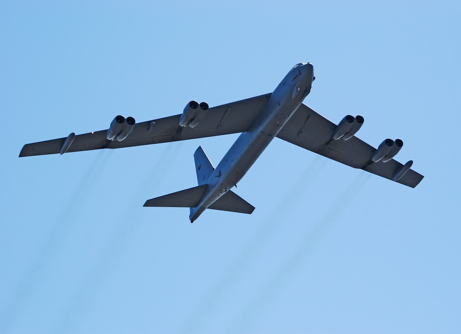 DSC_6501a.jpg - The lifting power of the eight jet engines is pretty amazing.  The WWII-era B-17 Flying Fortress carried around 10,000 lb...  later models of the B-52 can carry about 60,000 lb internally and under the wings.