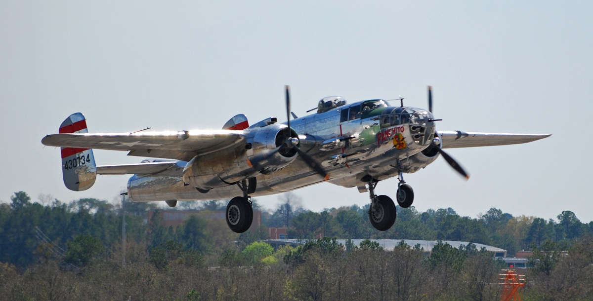 DSC_6534a.jpg - B-25J "Panchito" takes off.