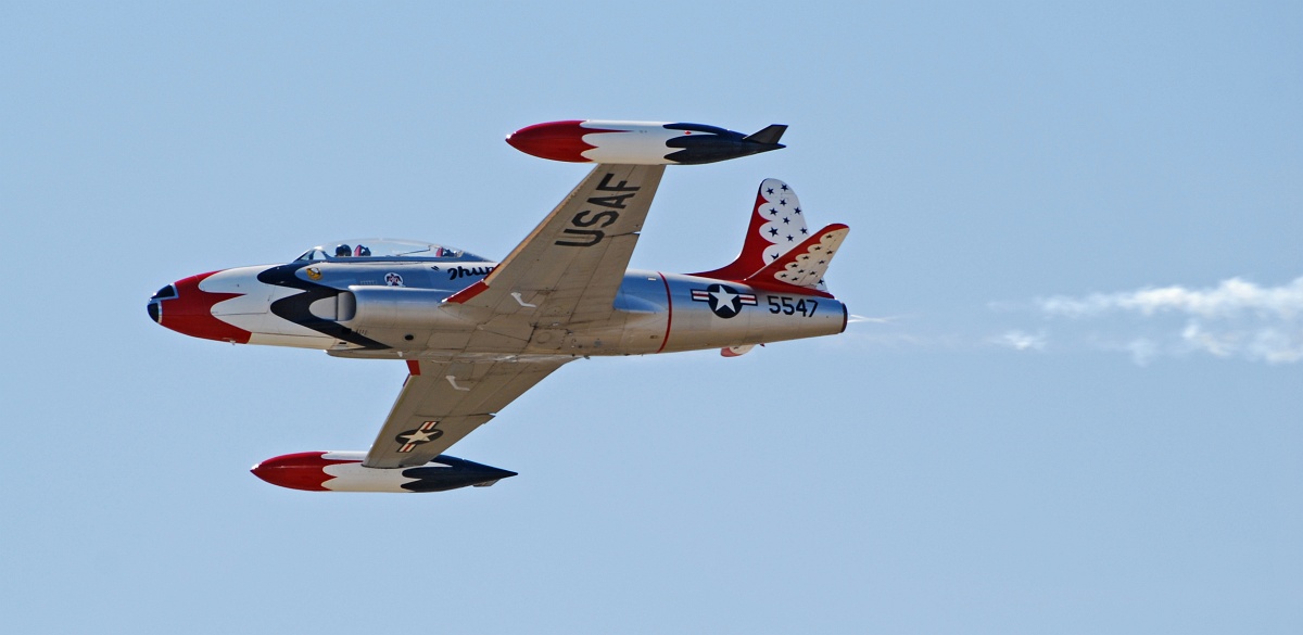 DSC_6676a.jpg - Lockheed designed some beautiful airplanes.  The smooth curves, parabolic nose and other details gave them a family resemblance, even among planes of different decades like the Vega, the Lightning and the Shooting Star.