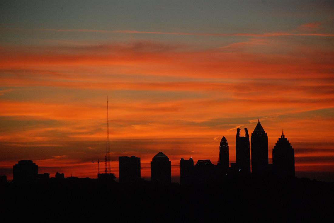 DSC_9538.JPG - Sieren's room at the hospital was on the eleventh floor and facing west so on several evenings we were treated to a beautiful sunset over downtown Atlanta.