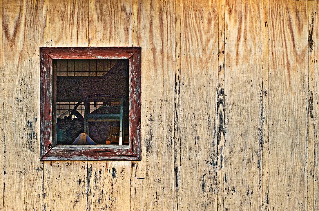 BH09_07_1699b.jpg - Barn window, Talbotton, GA.  High-pass filter in Photoshop.