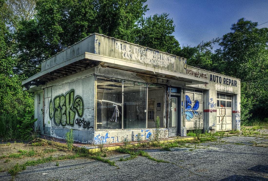BH10_2727_HDR2_tonemapped1.jpg - Old service station, Warm Springs Road, Columbus GA
